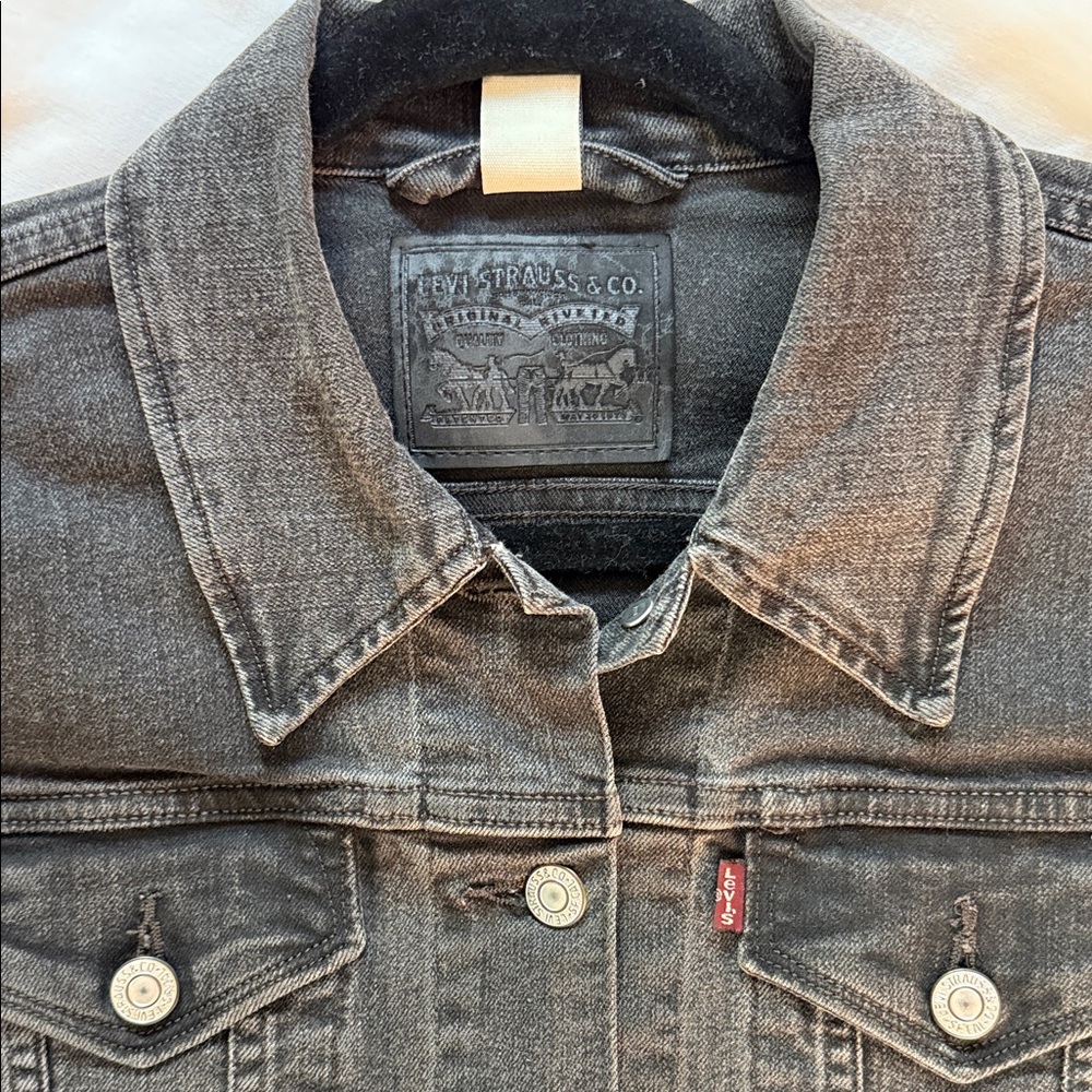 Levi's Women's Black Stretch Denim Trucker Jacket - Picture 2 of 5